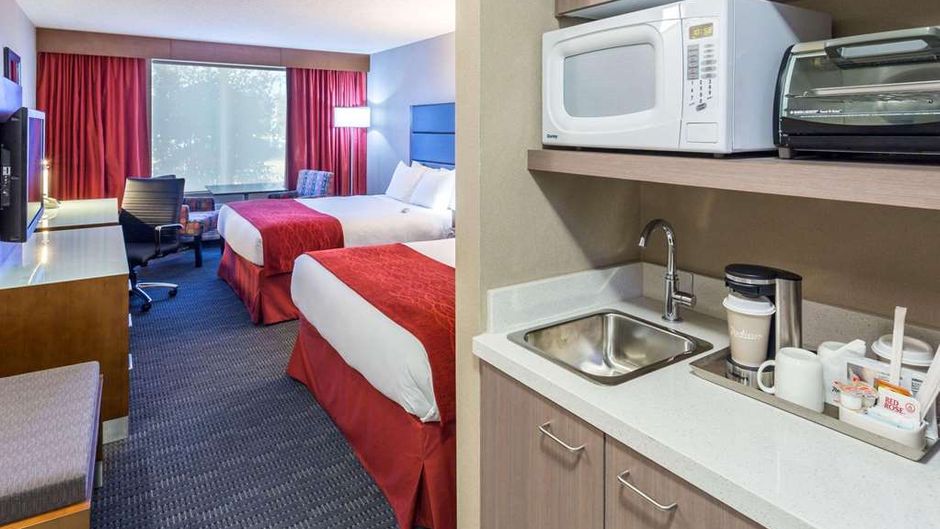 Radisson Hotels & Suites Fort McMurray Room
