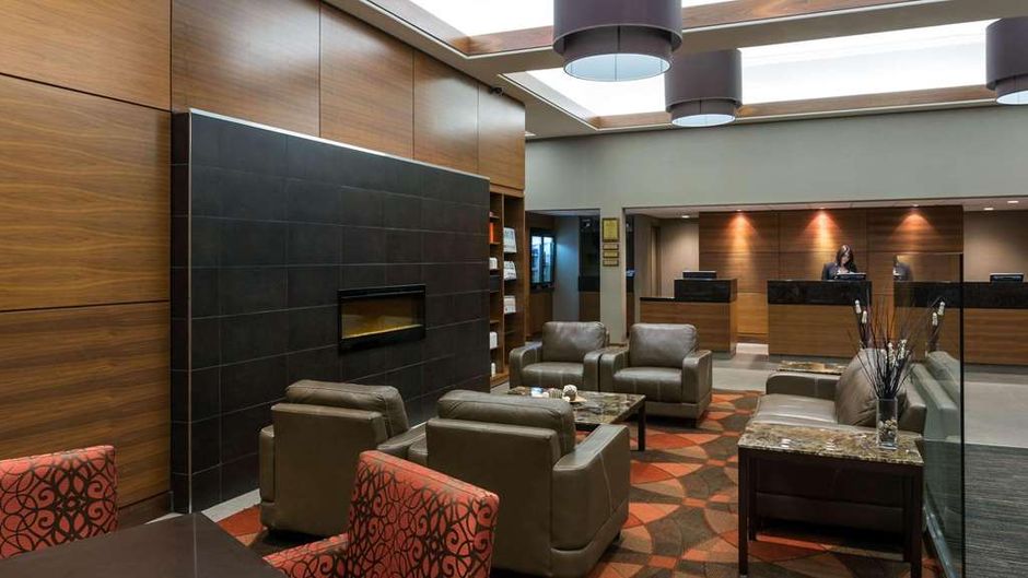 Radisson Hotels & Suites Fort McMurray Lobby