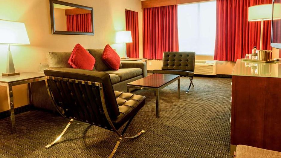 Radisson Hotels & Suites Fort McMurray Suite