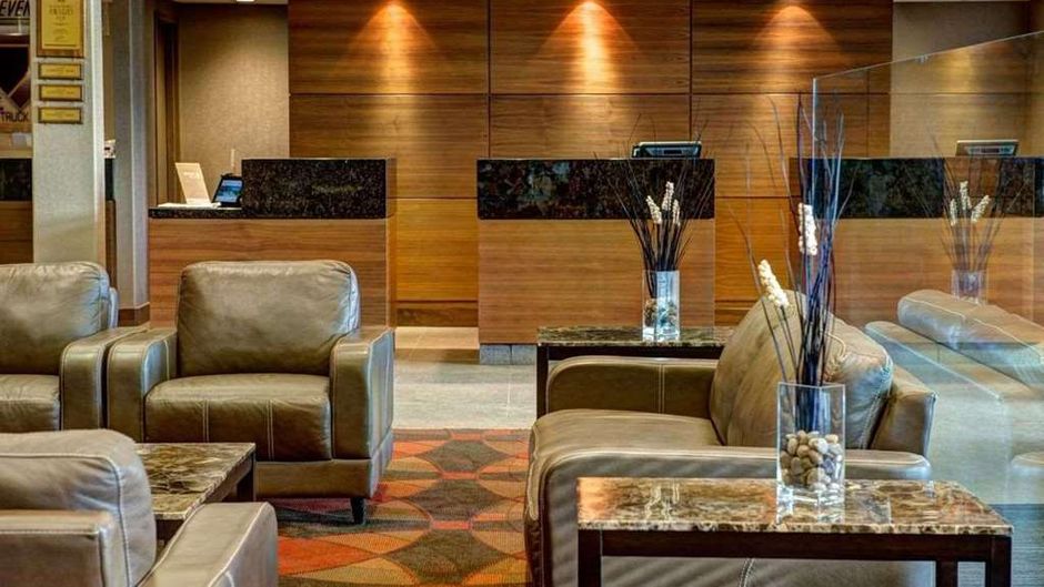 Radisson Hotels & Suites Fort McMurray Lobby