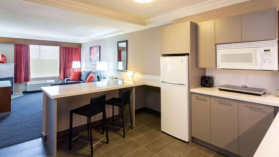 Radisson Hotels & Suites Fort McMurray Suite