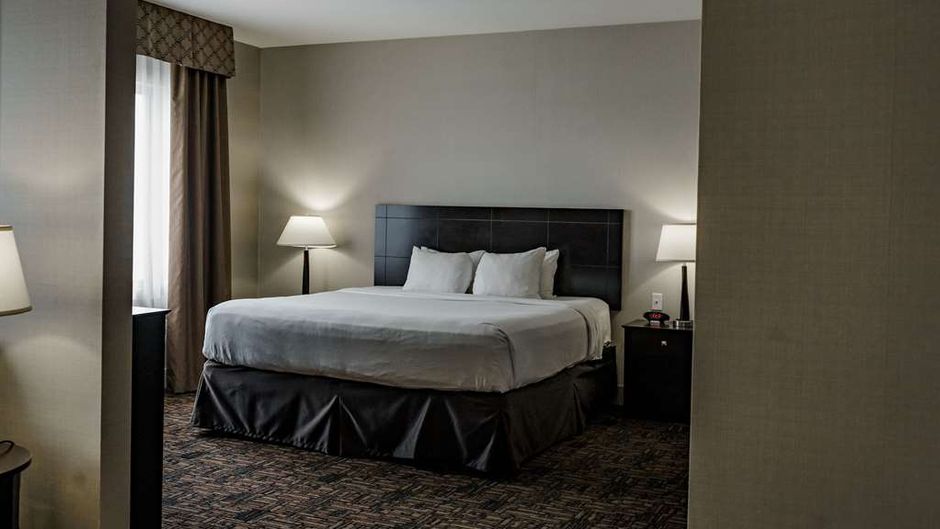 Radisson Hotel Edmonton Airport Room
