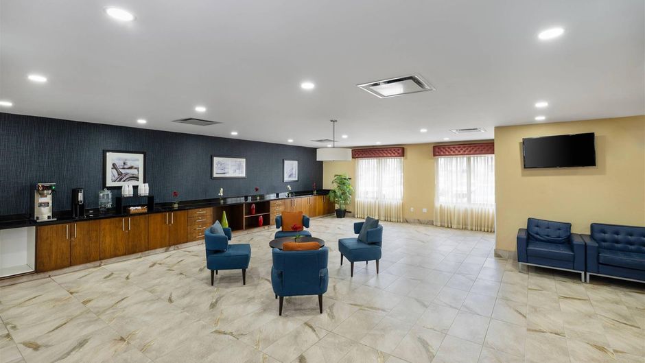 Radisson Hotel Edmonton Airport Lobby