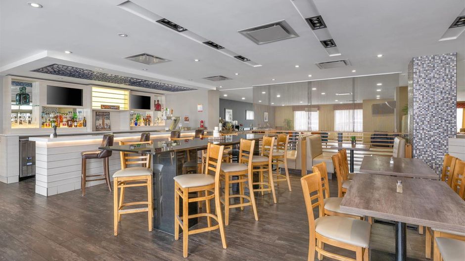 Radisson Hotel Edmonton Airport Restaurant