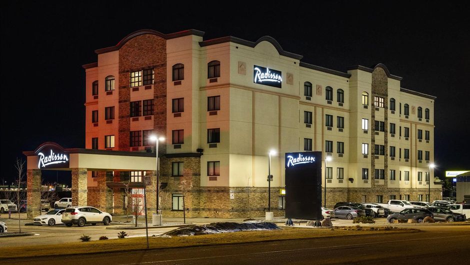Radisson Hotel Edmonton Airport Exterior