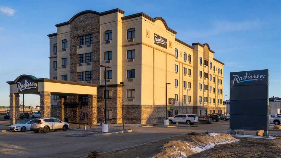 Radisson Hotel Edmonton Airport Exterior