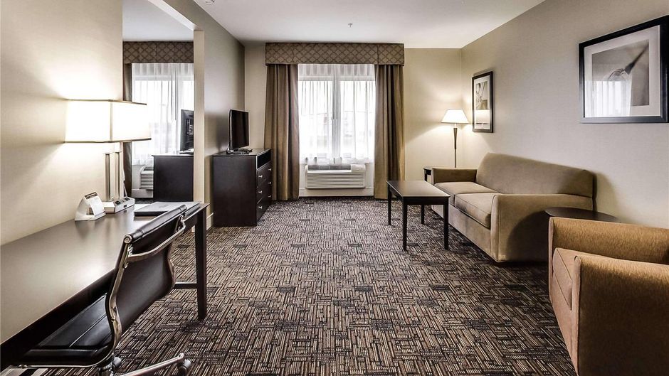 Radisson Hotel Edmonton Airport Suite