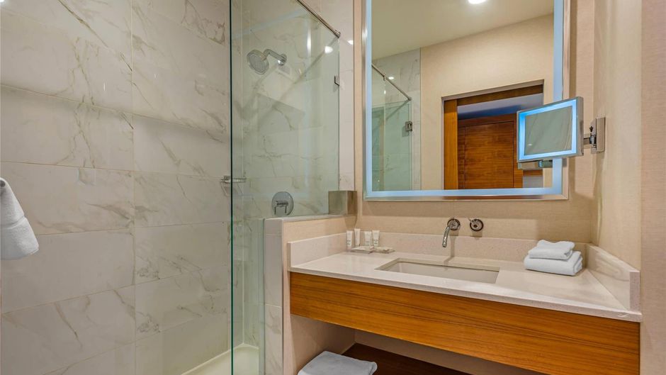 Radisson Hotel & Conference Calgary Apt Room