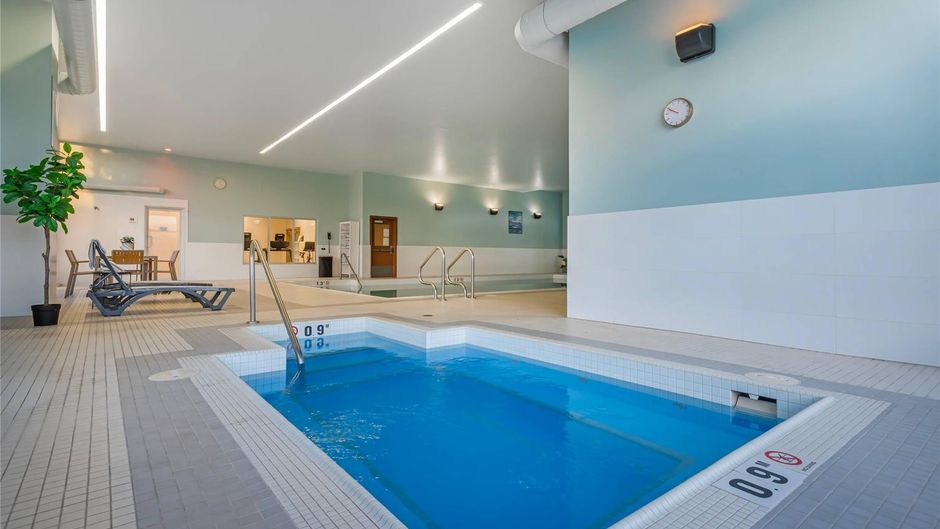 Radisson Hotel & Conference Calgary Apt Pool