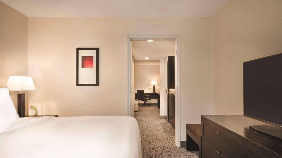 Radisson Hotel Vancouver Airport Suite