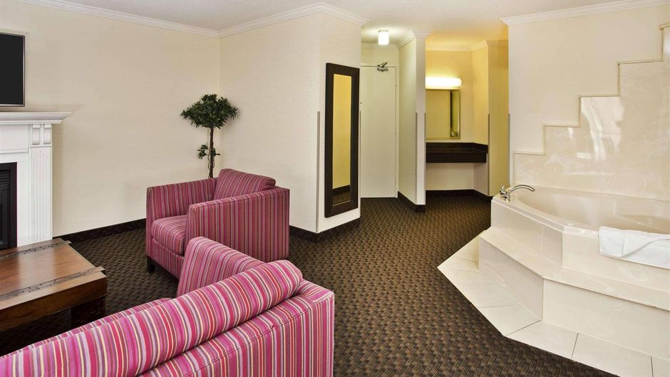 Radisson Hotel Sudbury Suite