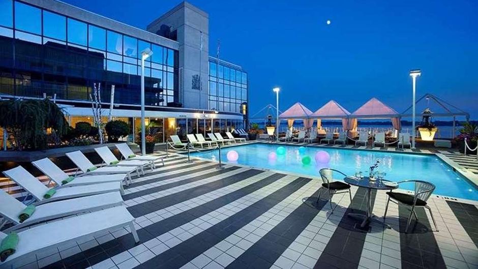 Radisson Blu Toronto Downtown Pool