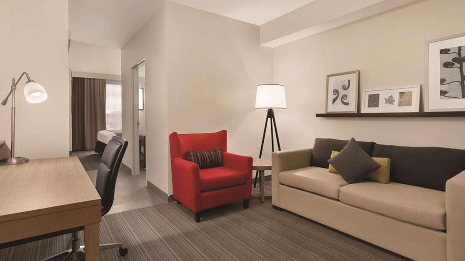 Country Inn & Suites Belleville Suite