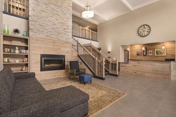 Country Inn & Suites Detroit Lakes, MN