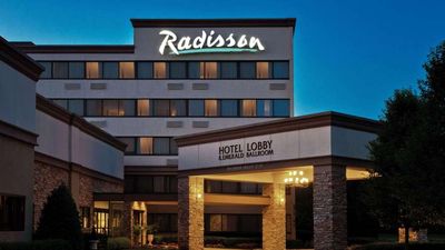Radisson Hotel Freehold