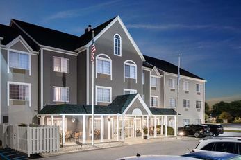 Country Inn & Suites Toledo