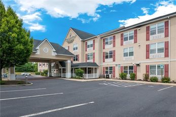 Country Inn & Suites Harrisburg NE