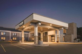 Country Inn & Suites La Crosse, WI