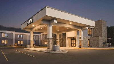 Country Inn & Suites La Crosse, WI