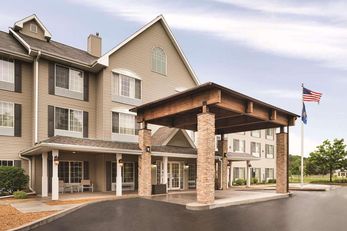 Country Inn & Suites West Bend