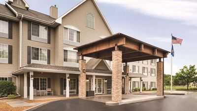 Country Inn & Suites West Bend
