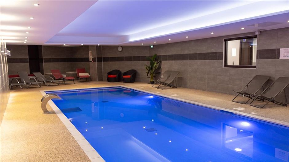 Appart'Hotel & Spa Odalys Ferney Geneva Pool