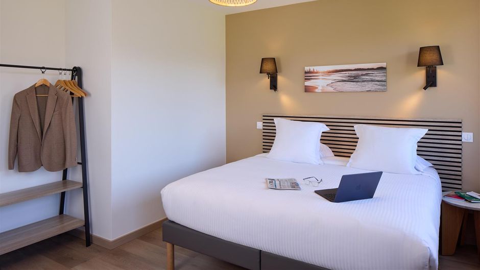 Appart'Hotel & Spa Odalys Ferney Geneva Room