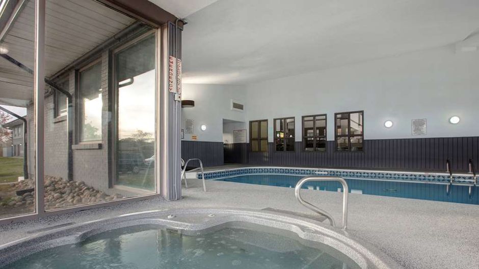 Days Inn by Wyndham Barrie Pool