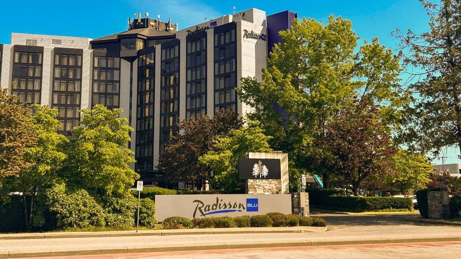 Radisson Blu Vancouver Airport Hotel Exterior