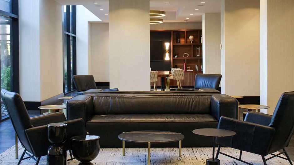 Radisson Blu Vancouver Airport Hotel Lobby