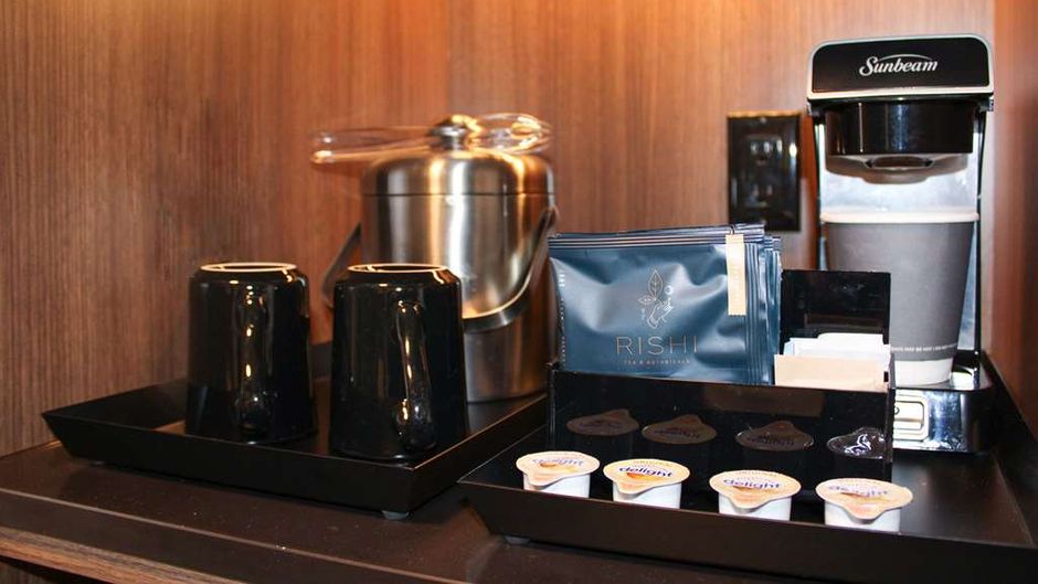 Radisson Blu Vancouver Airport Hotel Room
