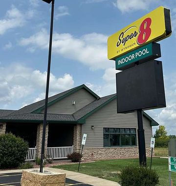Super 8 by Wyndham Sturtevant/Racine
