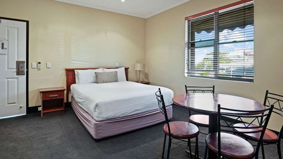 The Gladstone Central Hotel Suite