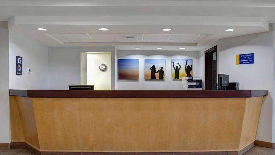 Days Inn by Wyndham Whitecourt Lobby