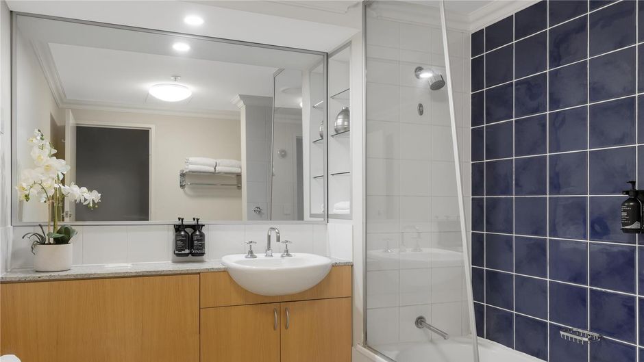 Oaks Perth Hotel Room