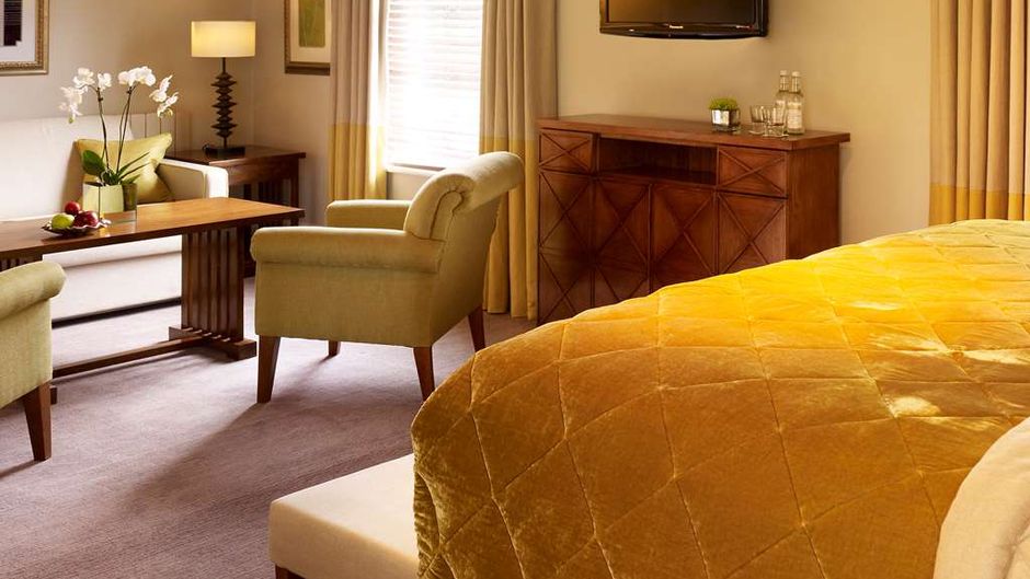 The Arden Hotel and House Room