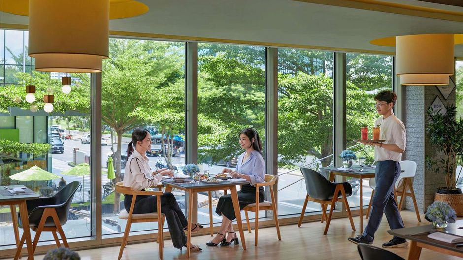 Novotel Living Saigon South Restaurant