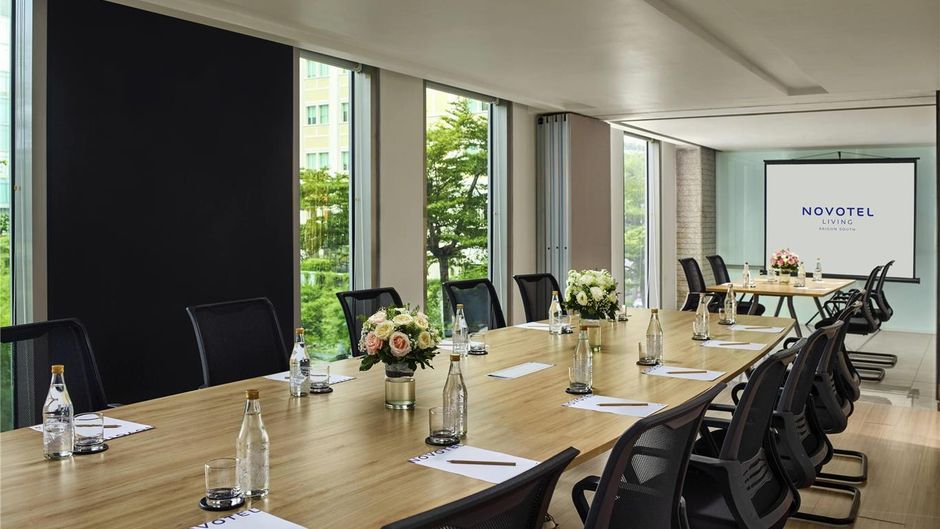 Novotel Living Saigon South Meeting