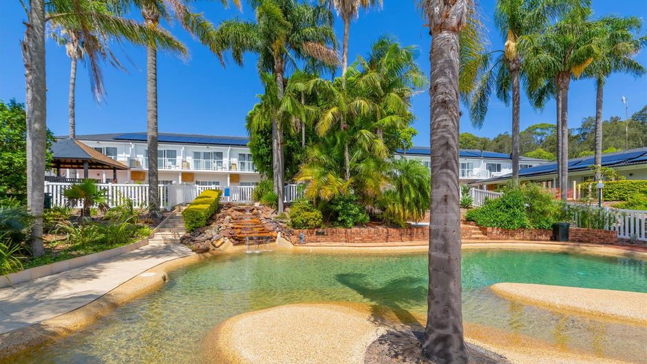The Quarters, Ascend Hotel Collection Pool