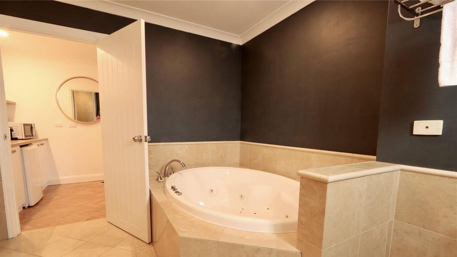 The Quarters, Ascend Hotel Collection Room