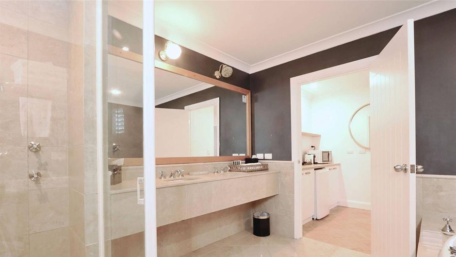 The Quarters, Ascend Hotel Collection Room