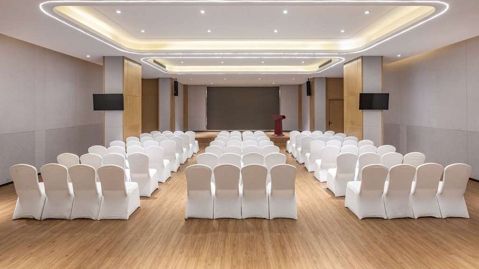 Ramada by Wyndham Financial Center Meeting