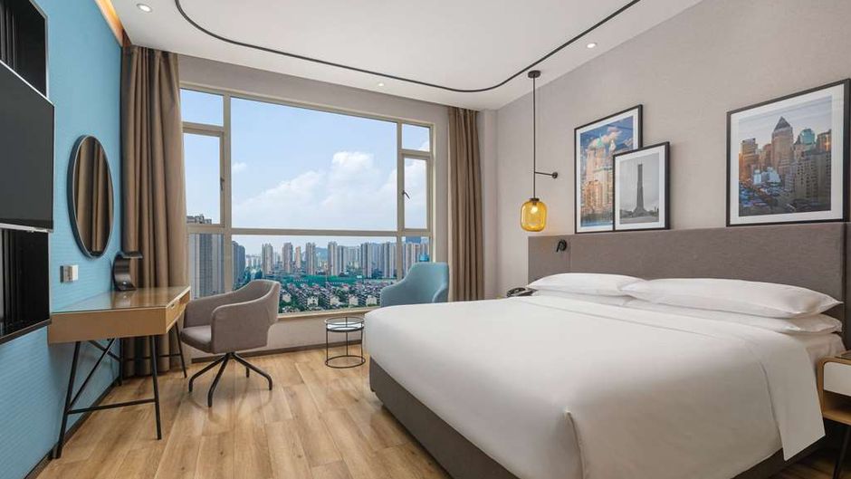 Ramada by Wyndham Financial Center Room