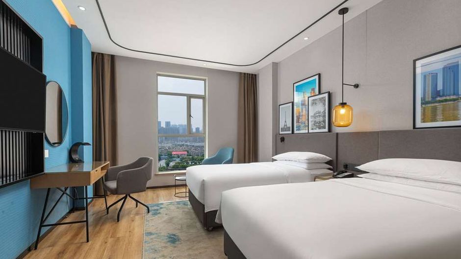 Ramada by Wyndham Financial Center Room