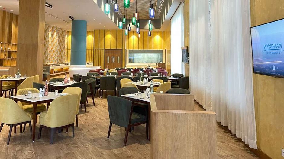 Ramada Encore by Wyndham Amritstar Restaurant