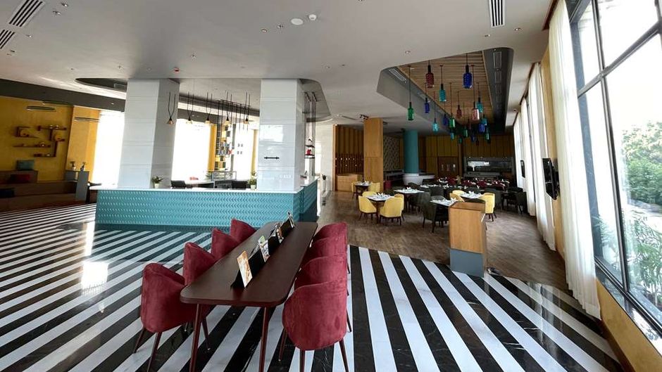 Ramada Encore by Wyndham Amritstar Restaurant