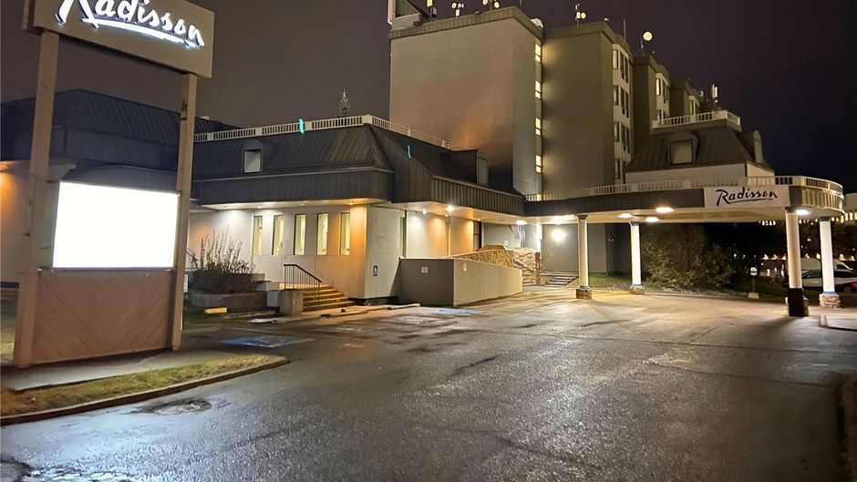 Radisson Hotel & Conference Centre Exterior