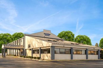 AmericInn by Wyndham Woodstock IL