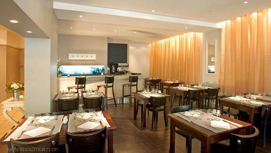 Les Negociants Hotel Restaurant