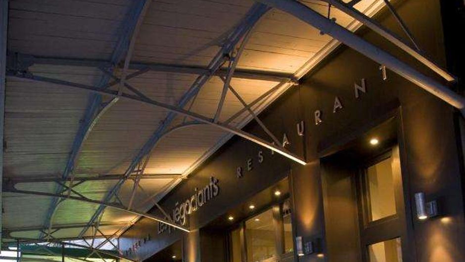 Les Negociants Hotel Exterior